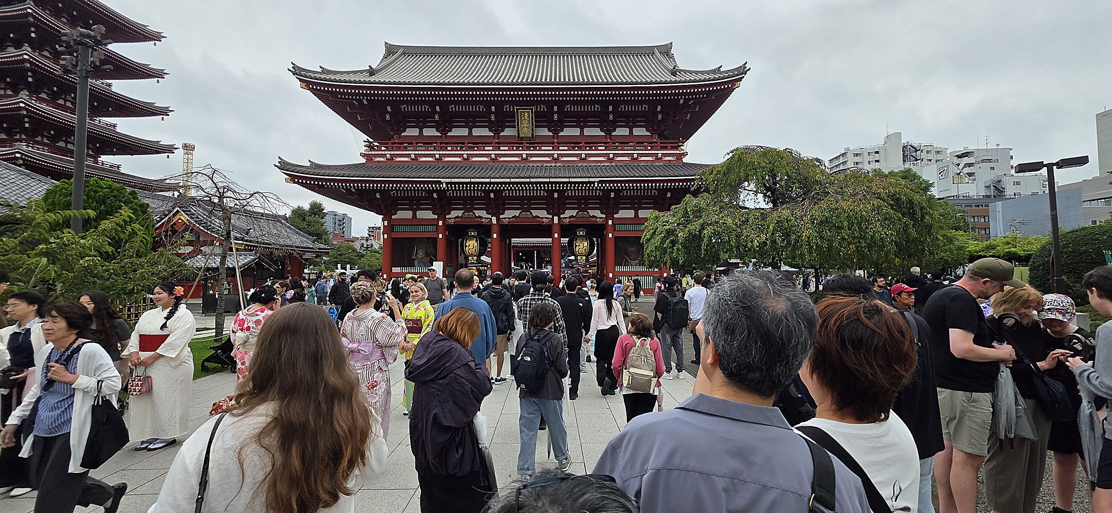 Hōzōmon-Tor und fünfstöckige Pagode in Sensō-ji