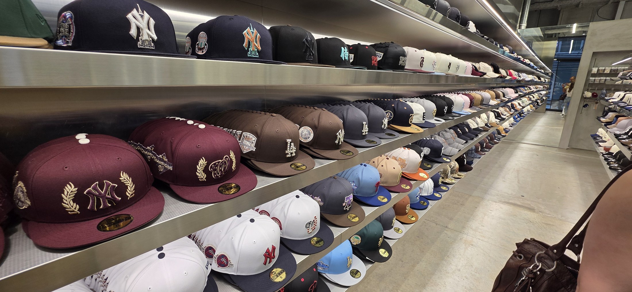 Baseballkappen in den Farben der New York Yankees