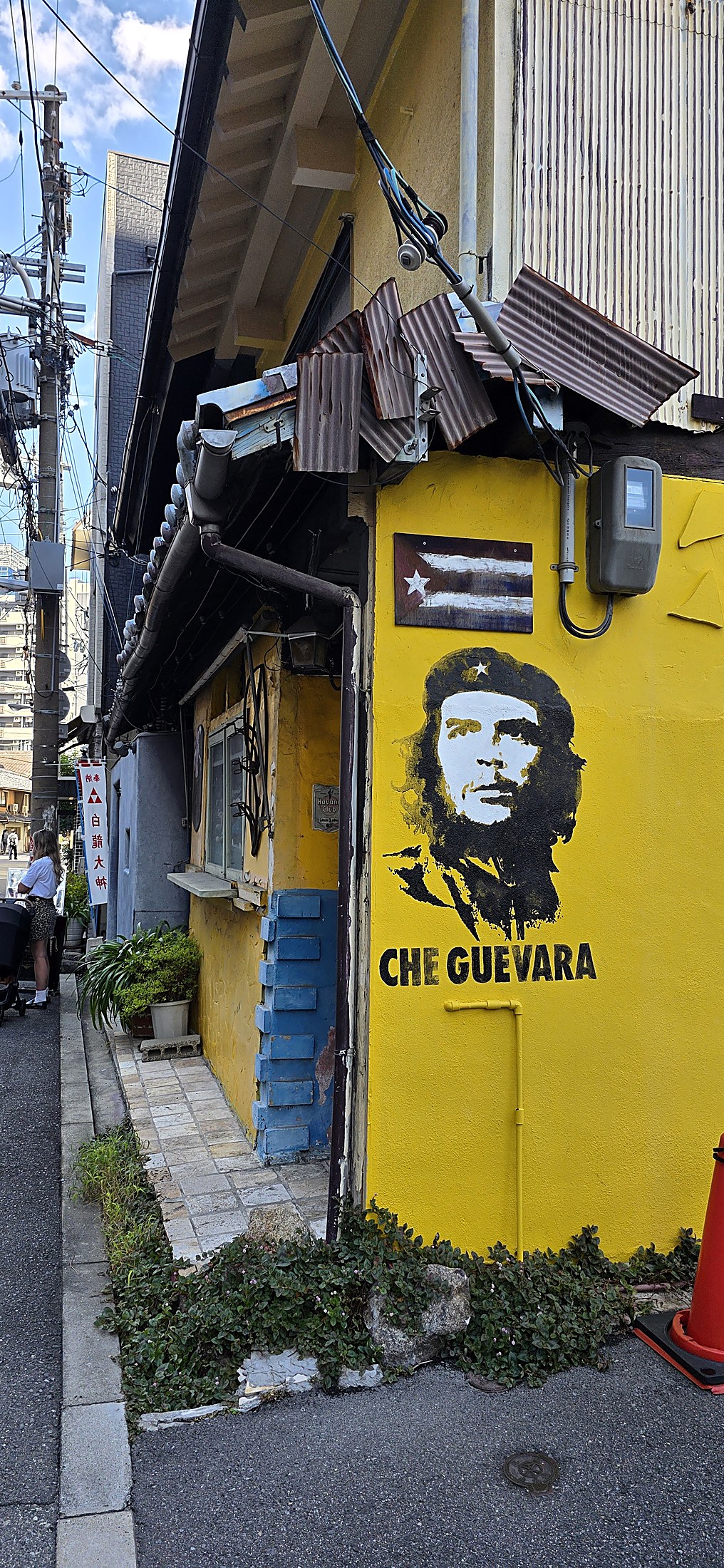 Che Guevara Wandkunst an Straßenecke in japanischer Stadt